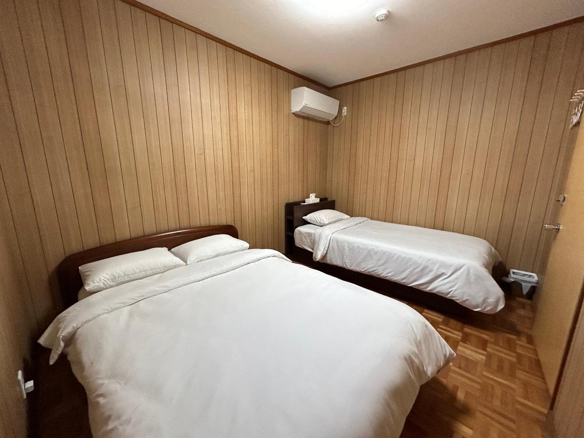 Kix House Waraku III 和楽三号館 Hotel Изуми-Сано Екстериор снимка